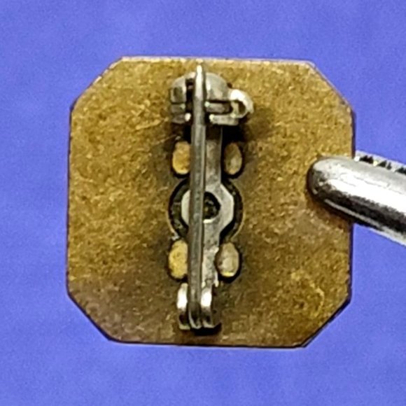 4-H First Year Award Lapel Brass Pin Clover Design & Gold-Tone Patina Finish VTG - Picture 4 of 6